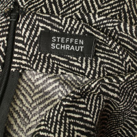 Steffen Schraut Seidenkleid mit Fischgräten-Muster