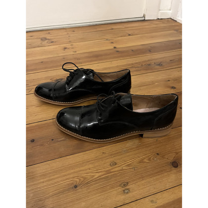 Kurt Geiger Chaussures à lacets en Cuir verni en Noir