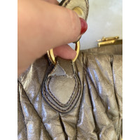 Miu Miu Handtasche aus Leder in Khaki