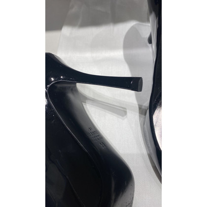 Valentino Garavani Pumps/Peeptoes Patent leather in Black