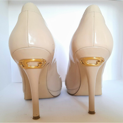 Guess Pumps/Peeptoes Patent leather in Beige