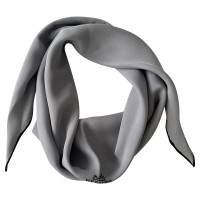 Hermès Echarpe/Foulard en Soie en Gris