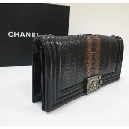Chanel Clutch aus Leder in Braun