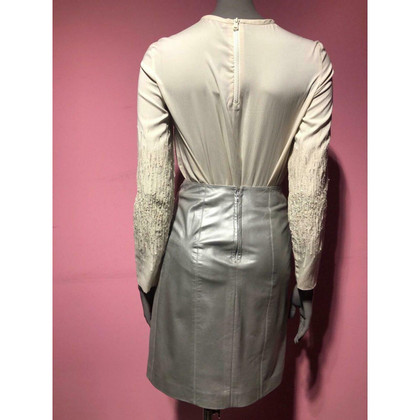 Brunello Cucinelli Kleid aus Seide in Grau