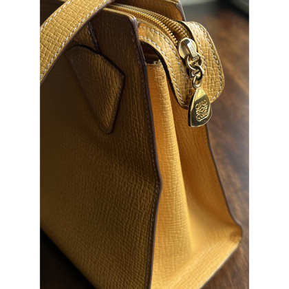 Loewe Shoulder bag Leather in Yellow