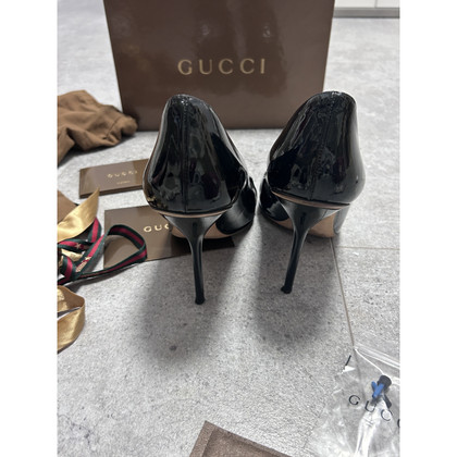 Gucci Sandalen aus Leder in Schwarz