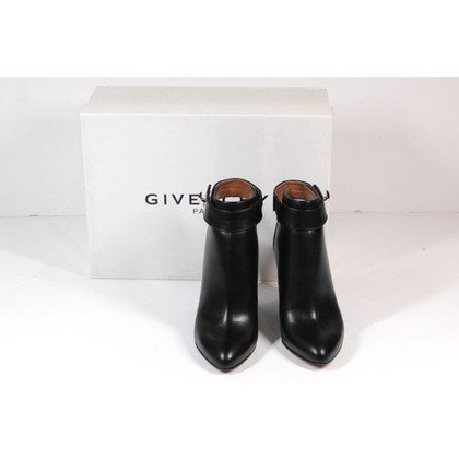 Givenchy Enkellaarzen Leer in Zwart