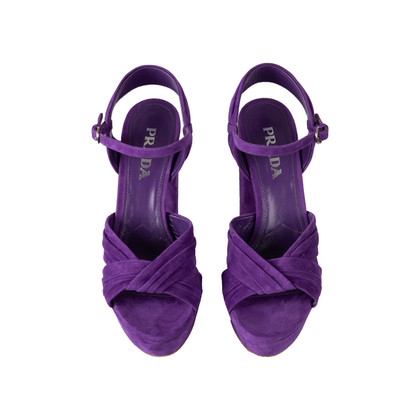 Prada Pumps/Peeptoes aus Leder in Violett