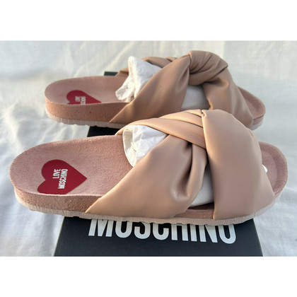Love Moschino Slippers/Ballerina's Leer in Huidskleur