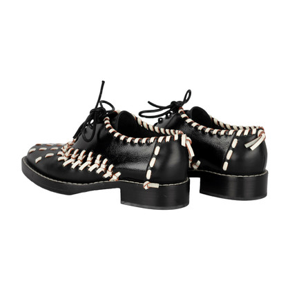 Louis Vuitton Chaussures à lacets en Cuir en Noir