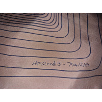 Hermès Schal/Tuch aus Seide in Ocker
