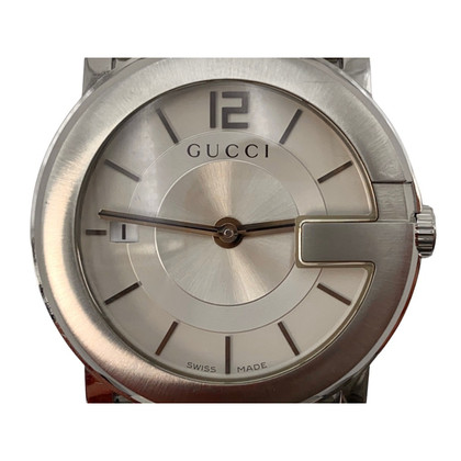 Gucci Horloge Staal in Zilverachtig