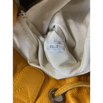 Chanel Rucksack aus Leder in Gelb
