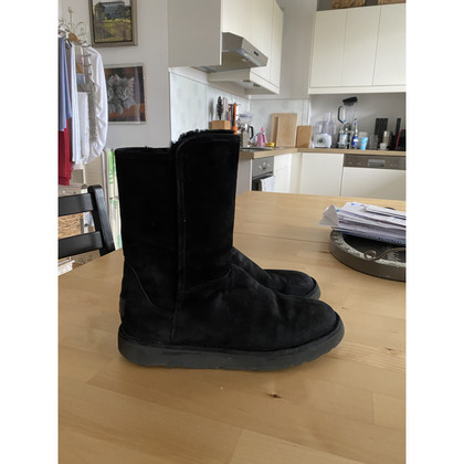 Ugg Australia Ankle boots Suede in Black