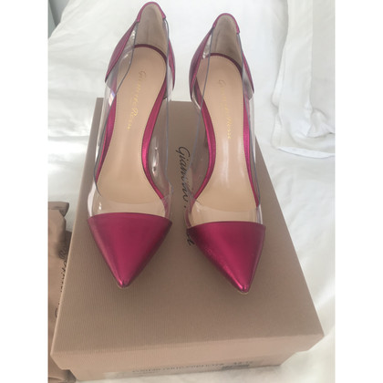 Gianvito Rossi Pumps/Peeptoes Leather in Pink