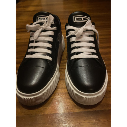 Miu Miu Sneakers aus Leder in Schwarz