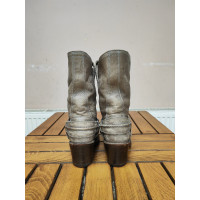 Frye Boots Leather in Grey