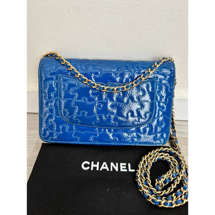 Chanel Wallet on Chain aus Lackleder in Blau