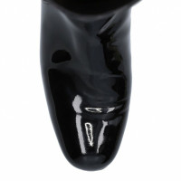 Yves Saint Laurent Stiefel aus Lackleder in Schwarz