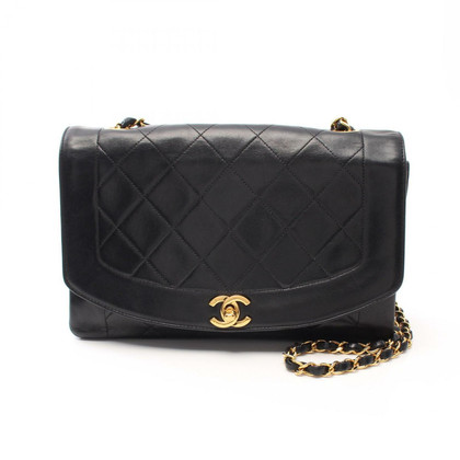 Chanel Flap Bag in Nero