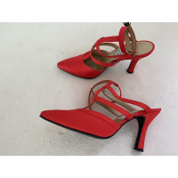 Gianni Versace Pumps/Peeptoes Silk in Red