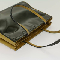 Prada Handtasche aus Lackleder in Khaki