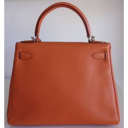 Hermès Kelly Bag 28 aus Leder in Orange