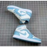Jordan Trainers Leather in Turquoise