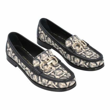 Salvatore Ferragamo Slipper/Ballerinas aus Canvas