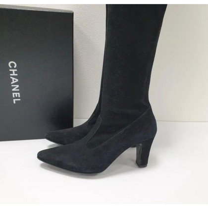 Chanel Stiefel aus Wildleder in Schwarz