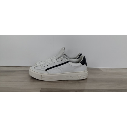 Salvatore Ferragamo Sneakers aus Leder in Weiß