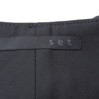 Set trousers in black
