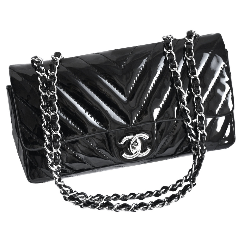 Chanel Timeless Classic Patent leather in Black