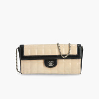 Chanel Shoulder bag Patent leather in White