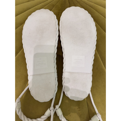 Valentino Garavani Sandalen aus Leder in Weiß
