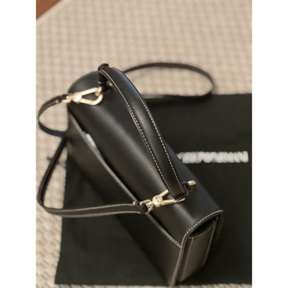 Emporio Armani Umhängetasche aus Leder in Schwarz