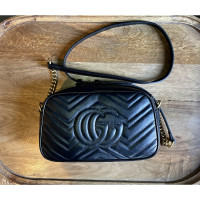 Gucci Marmont Camera Bag in Pelle in Nero