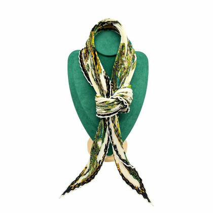 Hermès Echarpe/Foulard en Soie en Vert