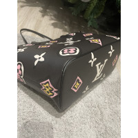 Louis Vuitton Neverfull Canvas in Black