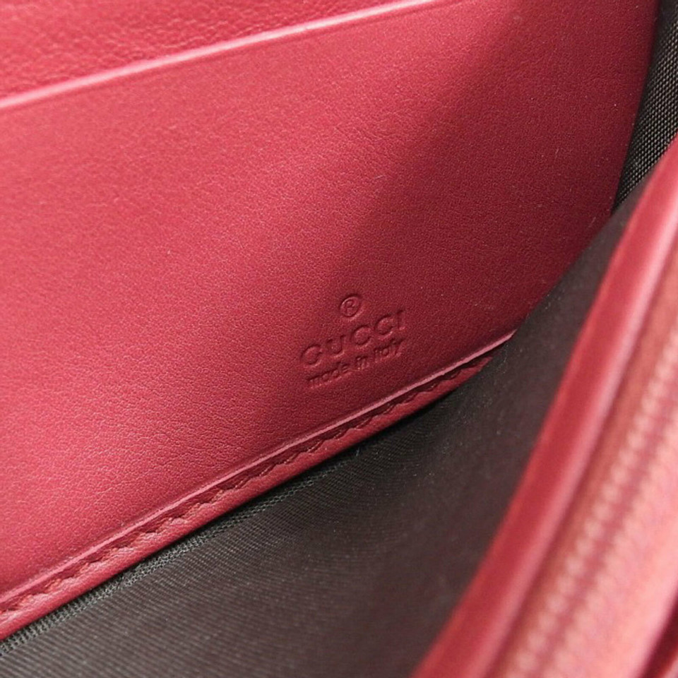 Gucci Interlocking Patent leather in Fuchsia