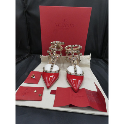 Valentino Garavani Rockstud Pumps aus Leder in Rot