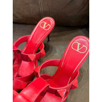 Red Valentino Pumps/Peeptoes aus Leder in Rot