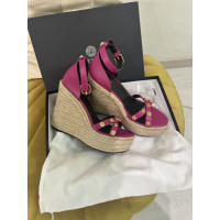 Versace Sandalen aus Leder in Rosa / Pink