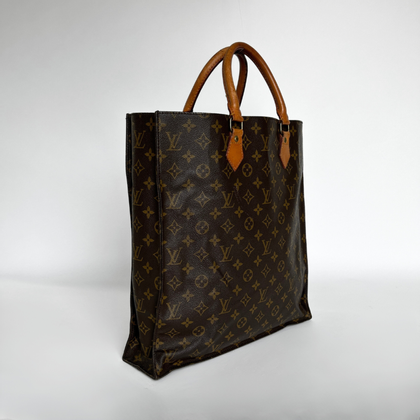 Louis Vuitton Sac Plat aus Leder in Braun