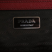 Prada Handtasche aus Leder in Bordeaux