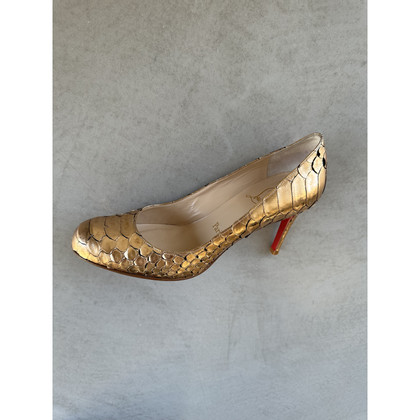 Christian Louboutin Décolleté/Spuntate in Pelle in Oro