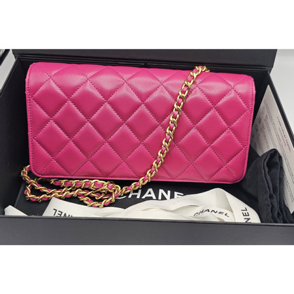 Chanel Flap Bag Leather in Fuchsia