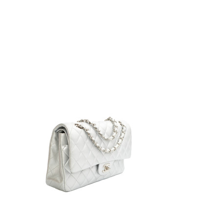 Chanel Classic Flap Bag in Pelle in Argenteo