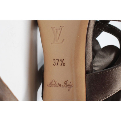 Louis Vuitton Sandalen aus Seide in Taupe