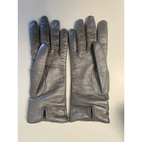 Gucci Gloves Leather in Silvery